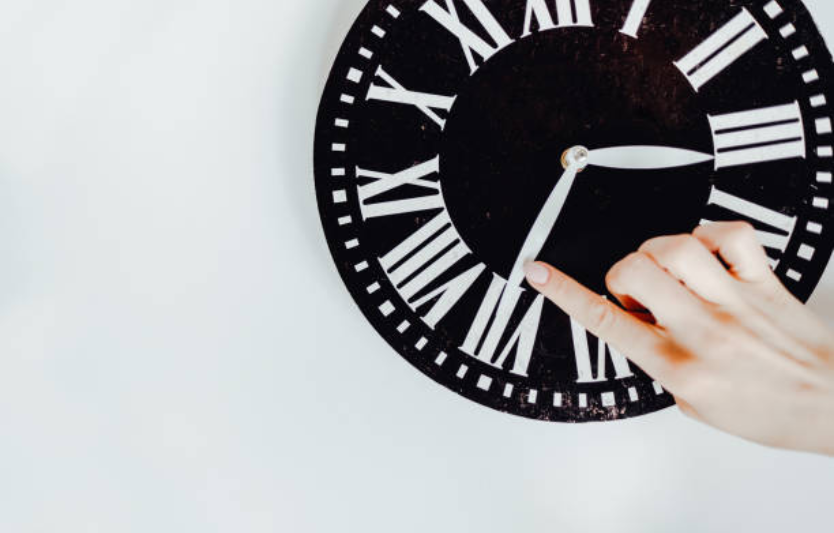 Перехід на зимовий час 26.10: як змістити тренування й сон